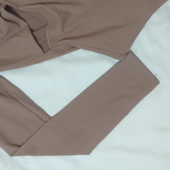 A&F Long Sleeve Double Layered Seamless Cutout Bodysuit, Color Tan Size S - Picture 5 of 16